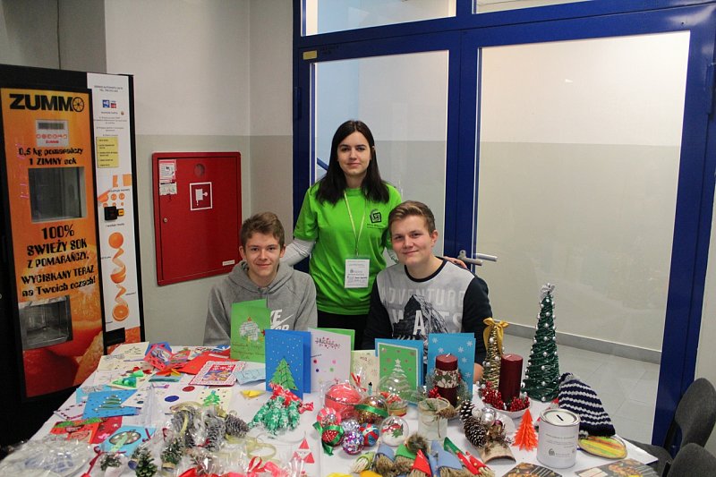 2018-12-12 Kiermasz świąteczny fundacji Mimo wszystko