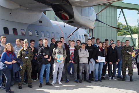 Uczestnicy wycieczki podczas zwiedzania Bazy