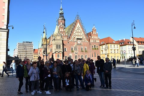 uczestnicy wycieczki na wroclawskim Rynku