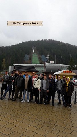 uczestnicy wycieczki szkolnej