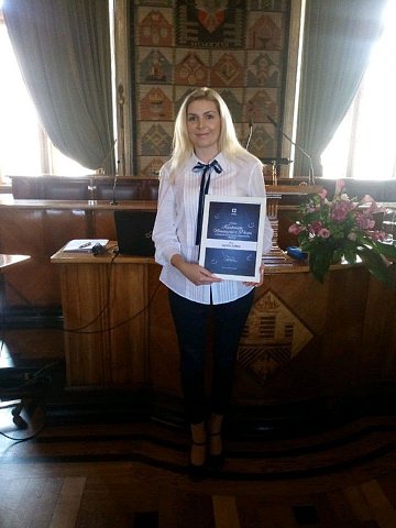 nauczyciel z pasją z dyplomem