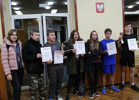 uczestnicy Turnieju z dyplomami