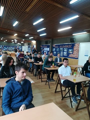 uczestnicy konkursu podczas testu