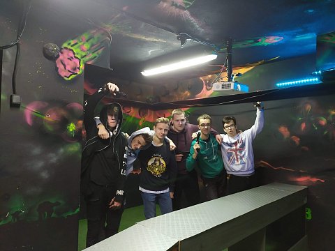 uczniowie podczas wycieczki