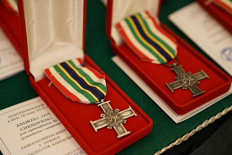 Zdjęcie. Odznaczenie przed wręczeniem.